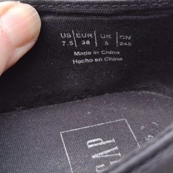 3 for $30 Gap slip-ons - Picture 8 of 8